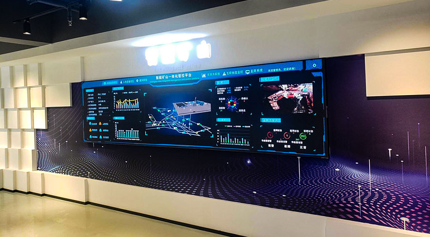 ��������ɫ��ɽ�ǻ�չ��