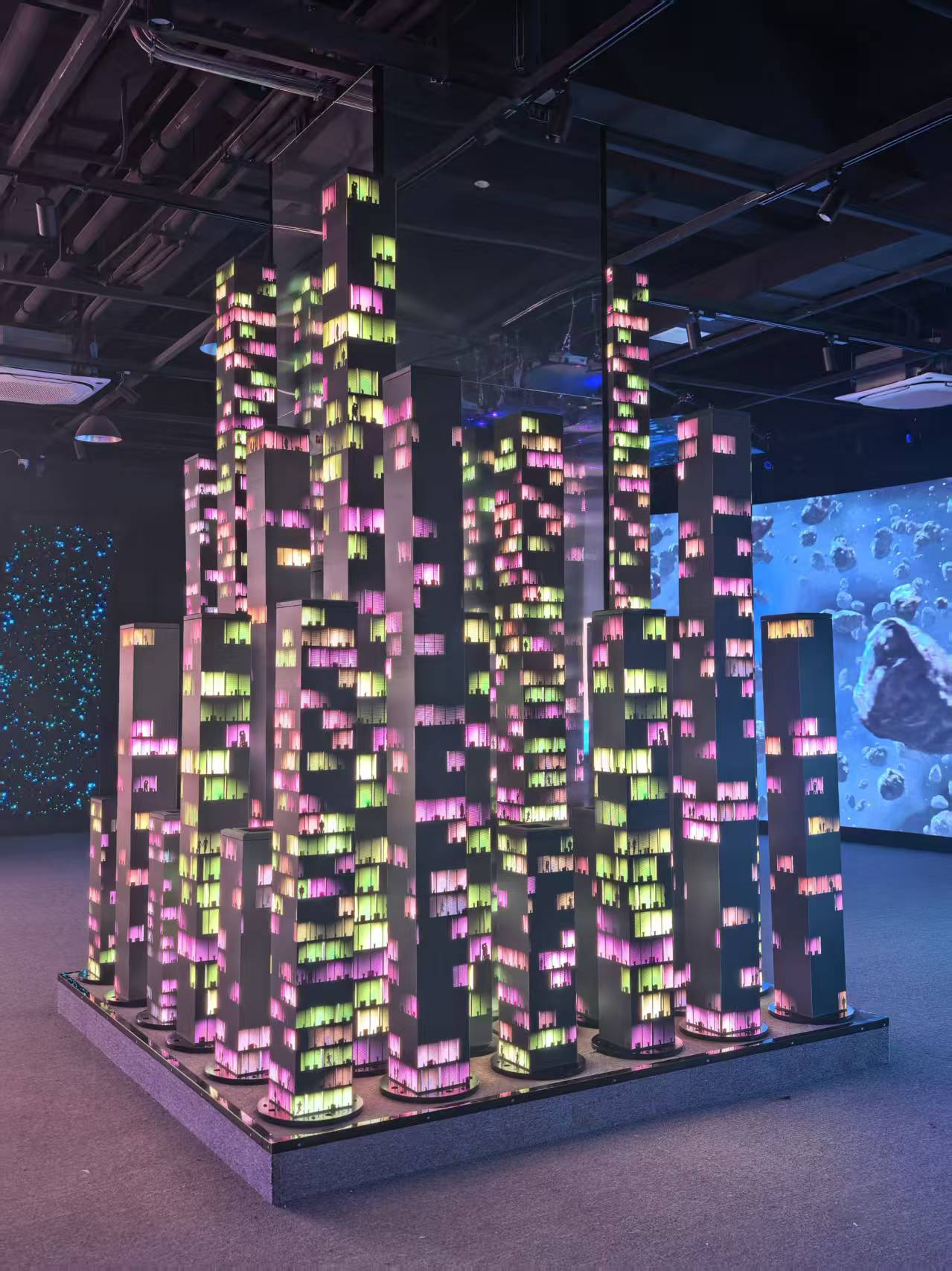 �Ӿ��������չ��